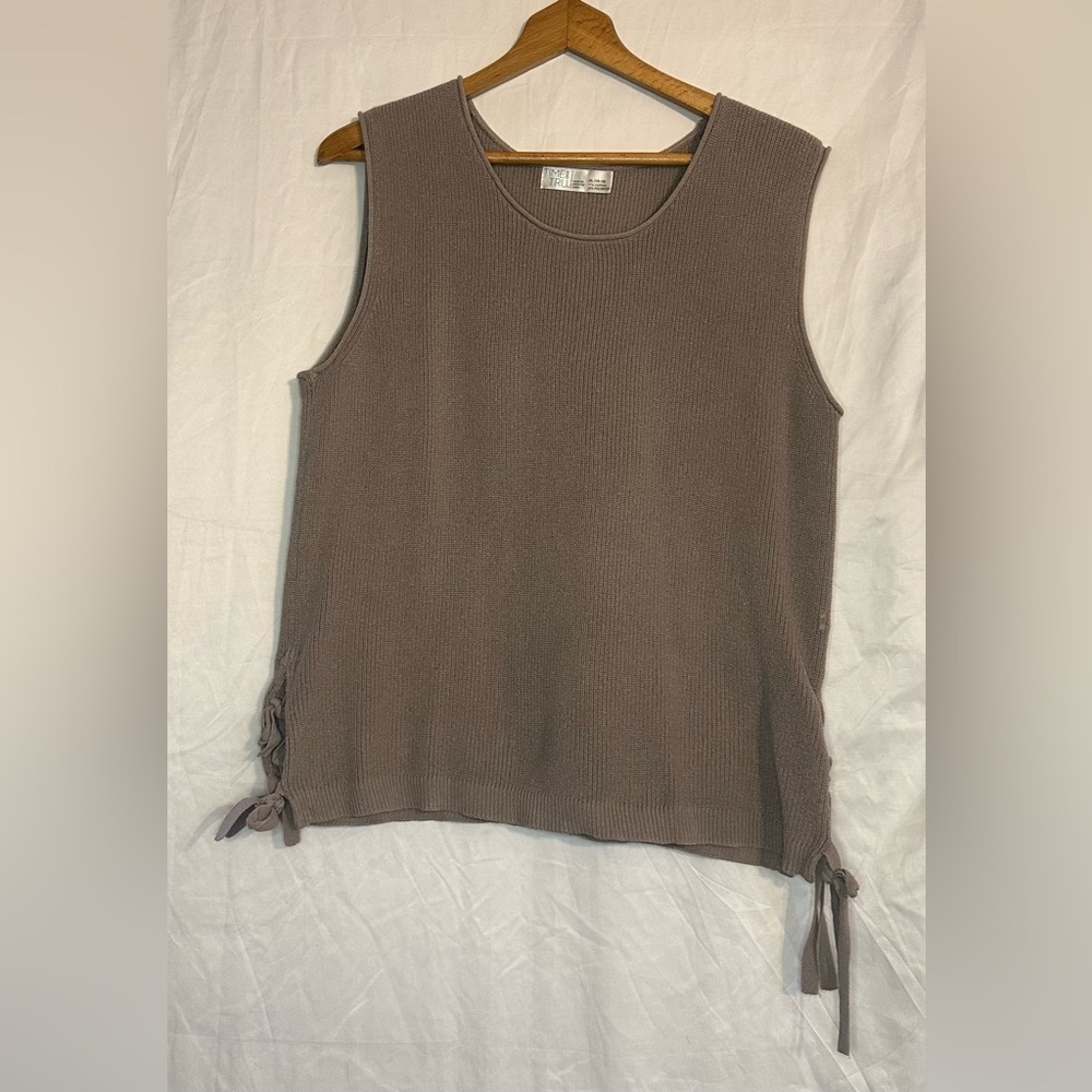 Time and Tru Women’s Tan Tank Top size X-Large (16-18) ties on the side